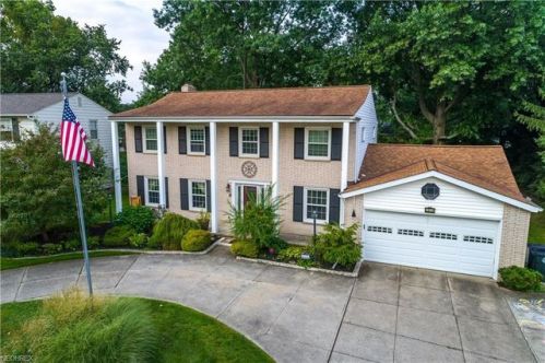 1914 Edenhall Dr, Cleveland OH  44124-3825 exterior