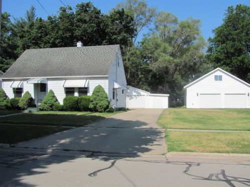 214 Goodhue St, South Beloit, IL 61080-1229