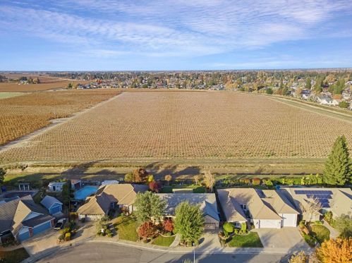 2871 Bristol Ln, Lodi, CA 95242-9661