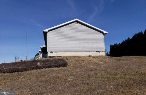 49 Executive Way, Hedgesville, WV 25427-5737