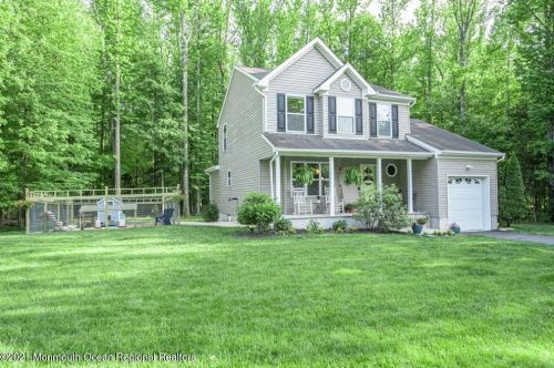 34 Tower Rd, Upper Freehold Township, NJ 08514-2427