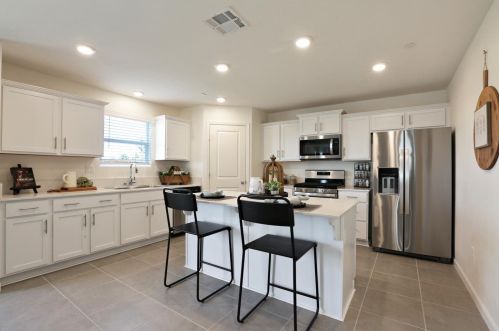 403 Castellana St, Los Banos, CA 93635