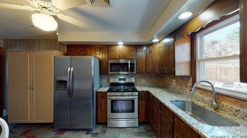 59 West St, Huntington CT  06484-2217 exterior