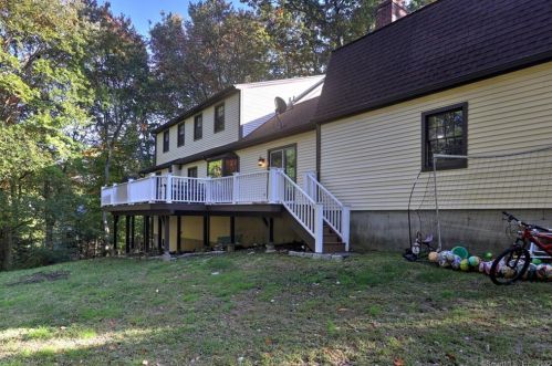 8 Captains Watch, Huntington CT  06484-5914 exterior