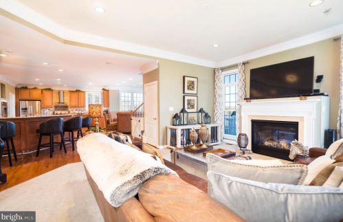 18526 Park Meadow Ct, Leesburg, VA 20175-9075