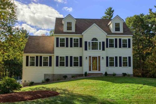 14 Alexandra Dr, Pelham, NH 03076-3109
