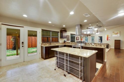 2017 Jennifer Ct, Carrollton TX 75007-3528 exterior