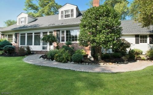 1632 Southbrook Dr, Bridgewater, NJ 08807-2311