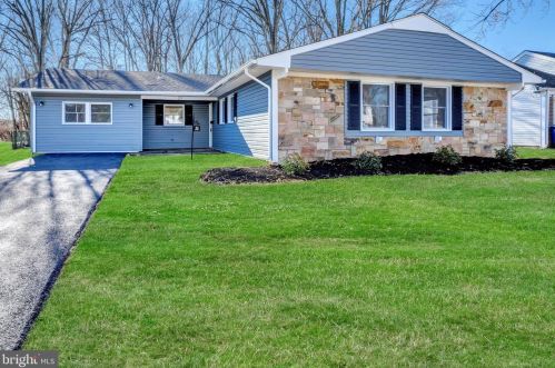 23 Glover Ln, Willingboro, NJ 08046-3219