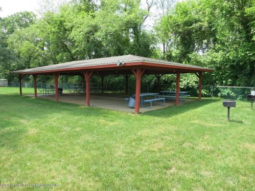 31 Manchester Ct, East Freehold NJ  07728-3218 exterior