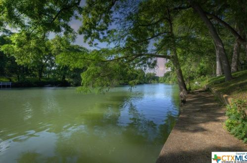 730 Gloria Dr, Seguin, TX 78155-5826