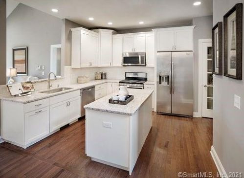 147 Ridgewood Dr, Waterbury, CT 06762