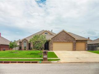 8724 Ally Way, Yukon, OK 73099-9646