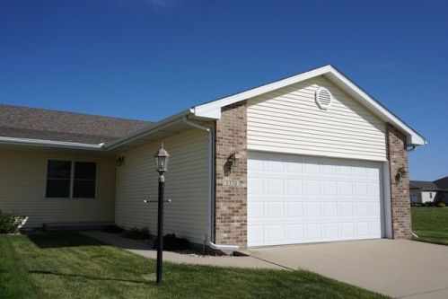 3338 Boulder Ridge Dr, Champaign, IL 61822-2412