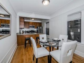 250 Chestnut St, Chicago IL  60611-3112 exterior