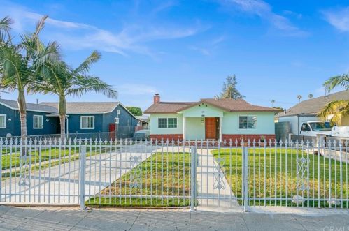 425 99th St, Inglewood, CA 90301-4211