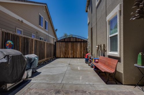 573 Stetson Dr, Valley Home CA  95361-8689 exterior