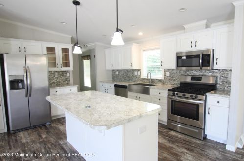 512 Rosalind Rd, East Freehold, NJ 07728-3415