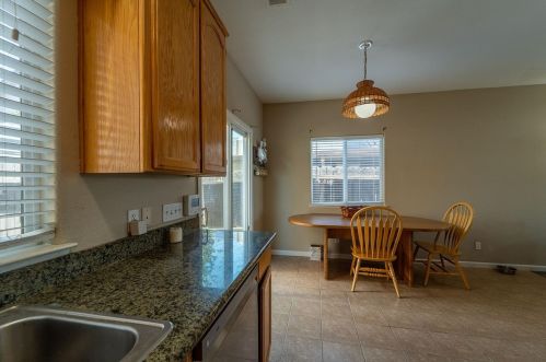 1061 Vermont Ave, Turlock CA  95380-5341 exterior