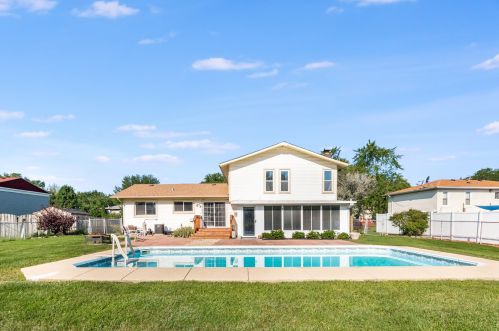 318 Stafford Way, Lemont IL  60440-2128 exterior