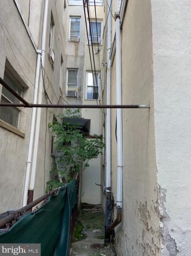 2140 10th St, Philadelphia PA 19148-3005 exterior