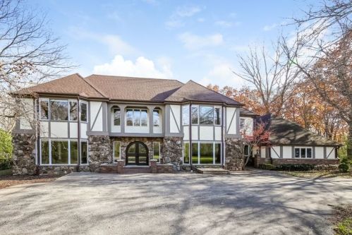 2115 Stirling Rd, Bannockburn, IL 60015-1525