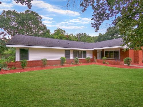 907 Magnolia St, Angleton, TX 77515-5811