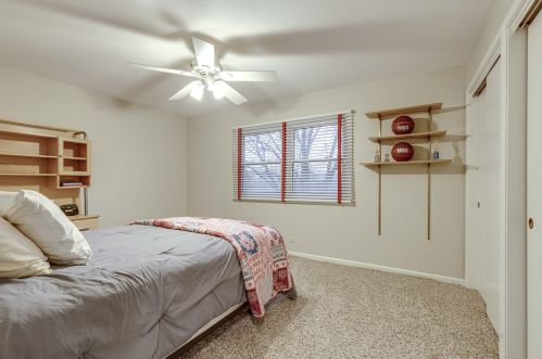 1020 Summit Dr, Bannockburn IL  60015-1823 exterior