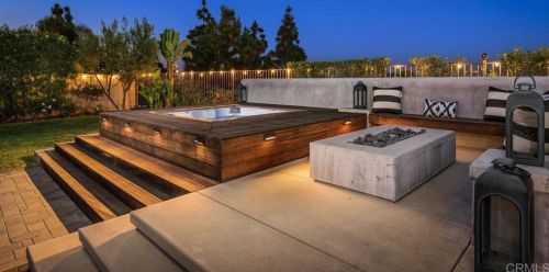 6632 Surf Crest St, Carlsbad, CA 92011-2643