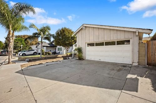 5802 Lakia Dr, Cypress, CA 90630-5520