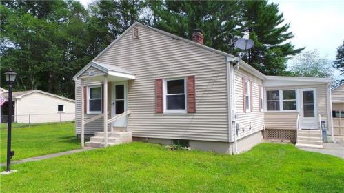 593 Wallum Lake Rd, Glocester, RI 02859-2107