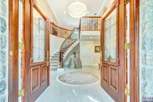 11 Pine Tree Dr, Upper Saddle River, NJ 07458-2906