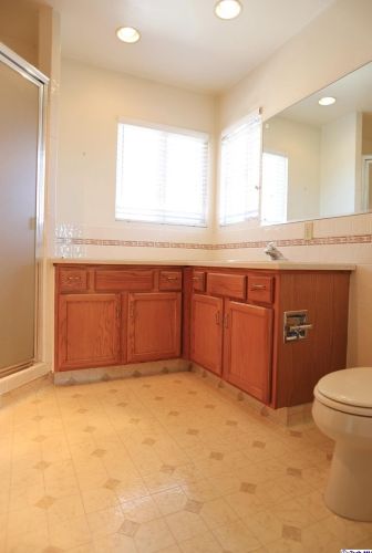 257 Cumberland Rd, Glendale CA  91202-1342 exterior