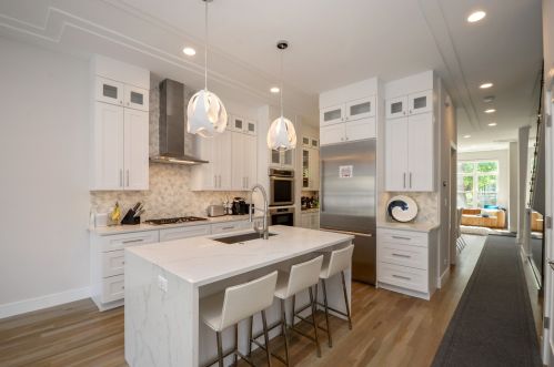 3917 Monticello Ave, Chicago, IL 60618-4127