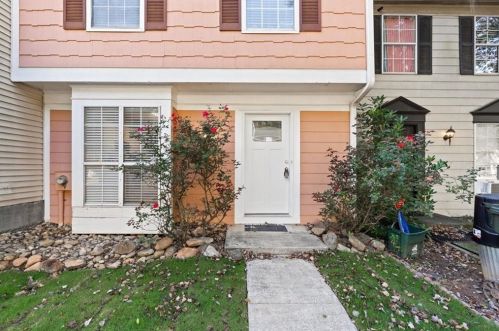 3562 Kennesaw Station Dr, Kennesaw GA  30144-1983 exterior