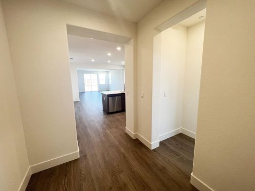 1851 Cobblefield Ln, Los Banos, CA 93635-7800
