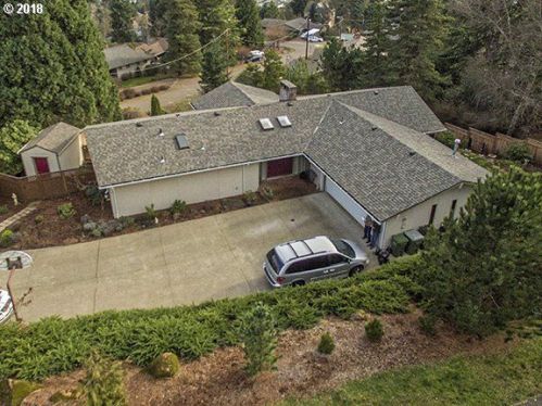 309 Red Hills Dr, Dundee, OR 97115-9629