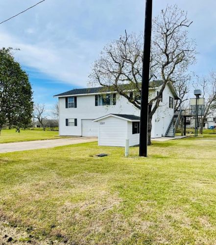 12107 Sandpiper Rd, Angleton TX  77515-8330 exterior