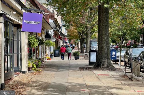 135 Warwick Rd, Tavistock NJ  08033-3706 exterior