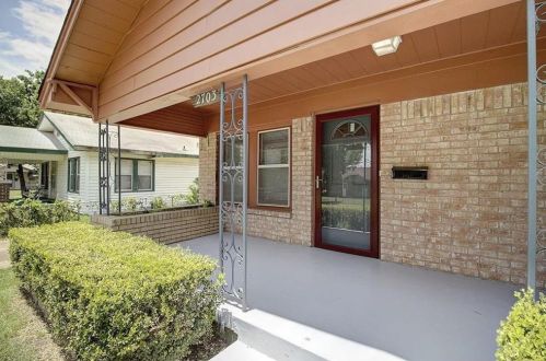 2703 Galvez Ave, Fort Worth TX  76111-2216 exterior