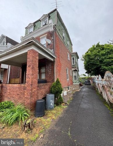 5523 3rd St, Philadelphia, PA 19120-2822