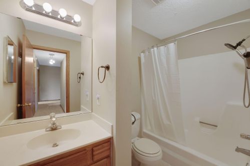 3235 Dodd Ln, Saint Paul MN 55121-2305 exterior