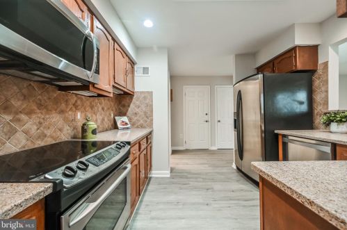 5074 Queens Wood Dr, Springfield VA  22015-1530 exterior