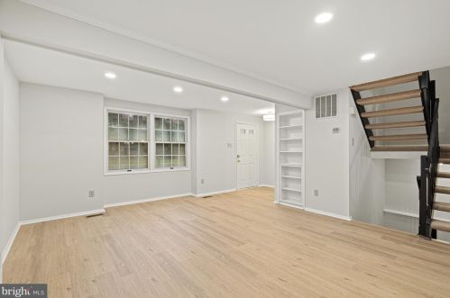 2341 Middle Creek Ln, Herndon, VA 20191-2725