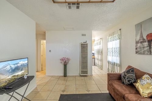 212 Pillsbury St, Lancaster, CA 93534-3642