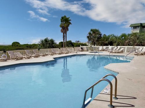 1300 Ocean Blvd, Isle Of Palms SC  29451-2246 exterior