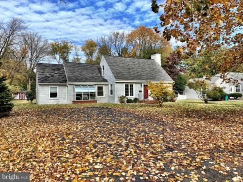 437 Summer Ave, Beverly, NJ 08010-1424