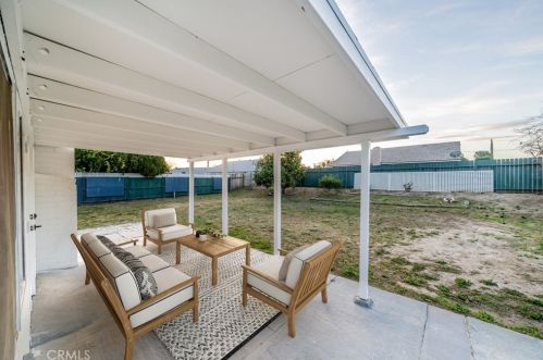 9450 Cabrillo Dr, Riverside CA  92503-1169 exterior