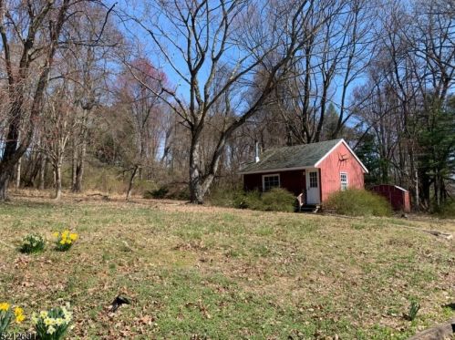 31 Fox Hill Rd, Califon, NJ 07830-3008