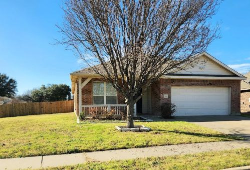 7664 Hollow Forest Dr, Fort Worth TX  76123-2114 exterior